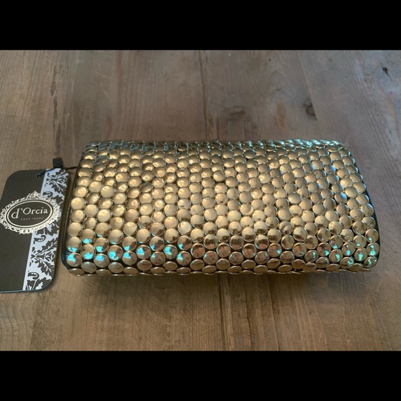 🔥Reduced $20!🔥 Gold & Black Metal stud Clutch - Picture 3 of 6